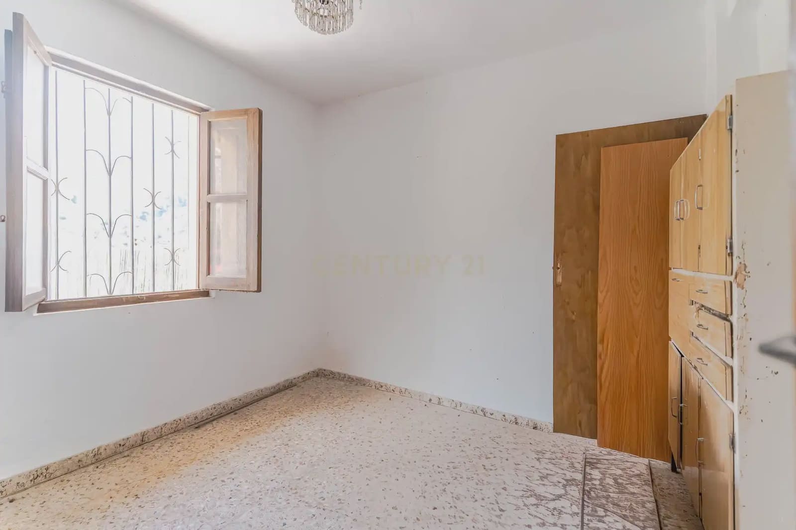 5 bedroom Finca/Country House for sale in El Pinar - € 85,000 (Ref: 9920937)