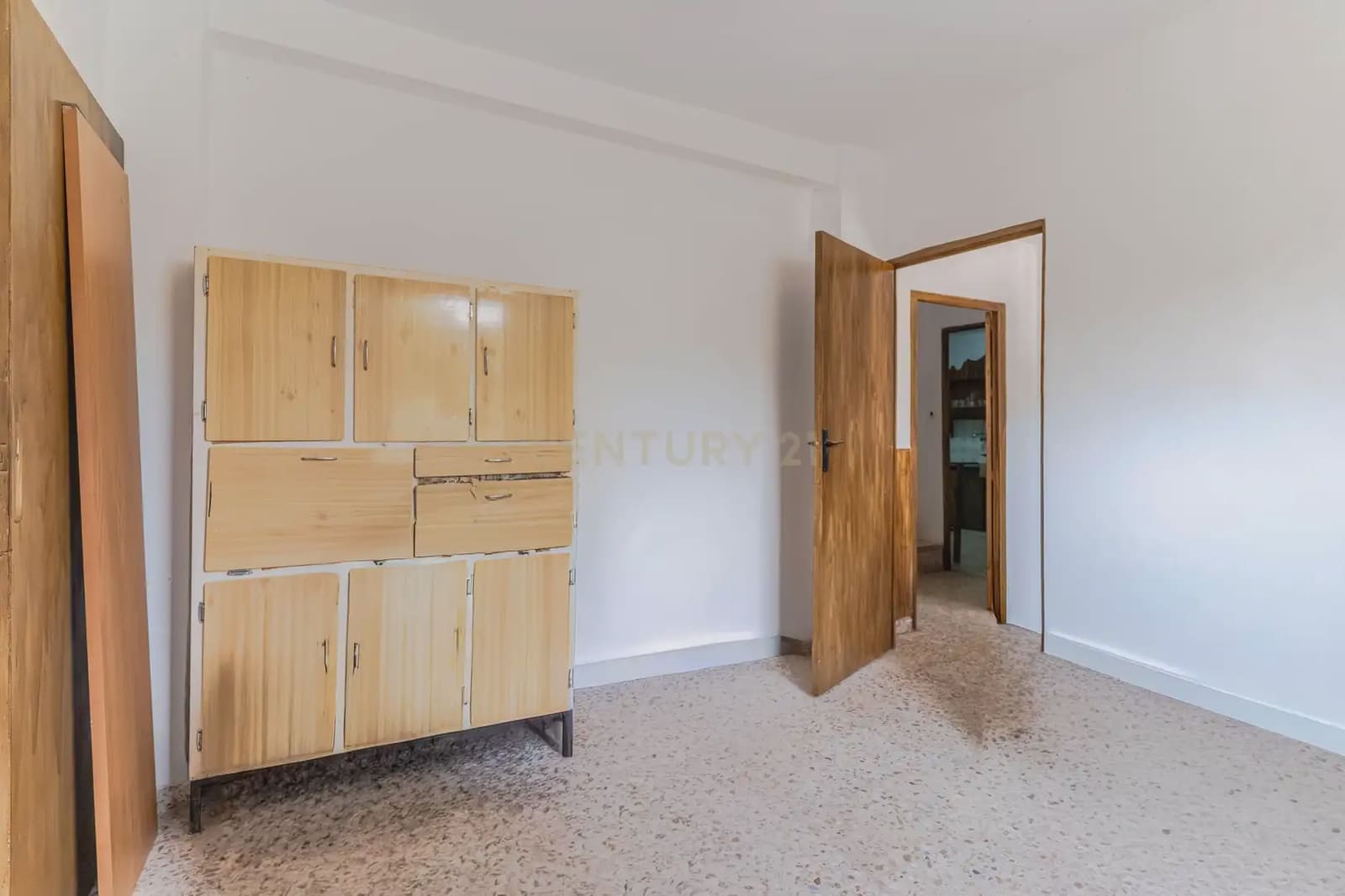 5 bedroom Finca/Country House for sale in El Pinar - € 85,000 (Ref: 9920937)