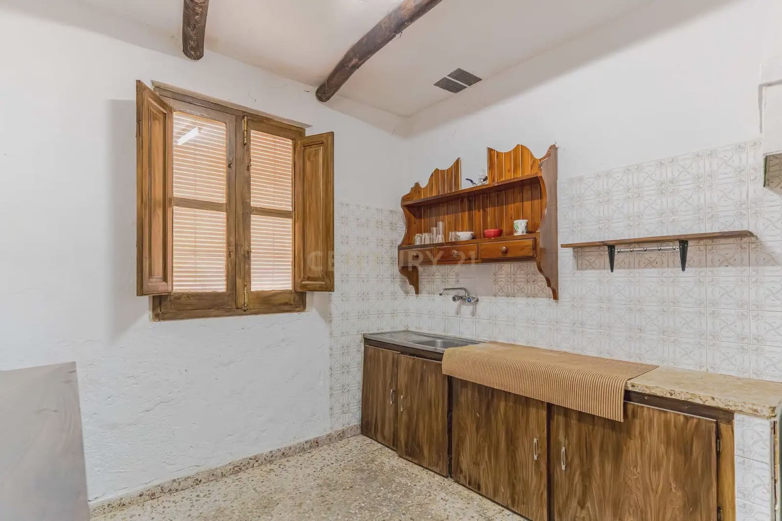 5 bedroom Finca/Country House for sale in El Pinar - € 85,000 (Ref: 9920937)