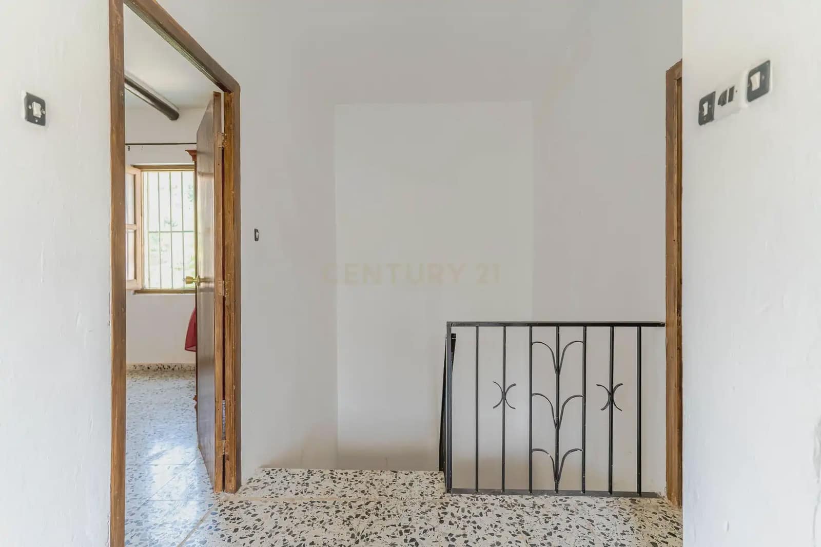 5 bedroom Finca/Country House for sale in El Pinar - € 85,000 (Ref: 9920937)