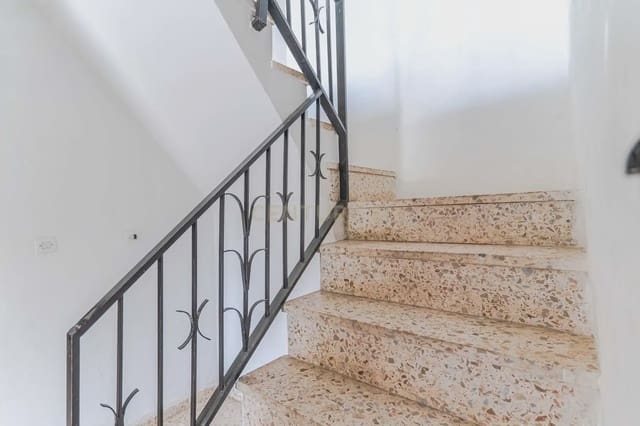 5 bedroom Finca/Country House for sale in El Pinar - € 85,000 (Ref: 9920937)