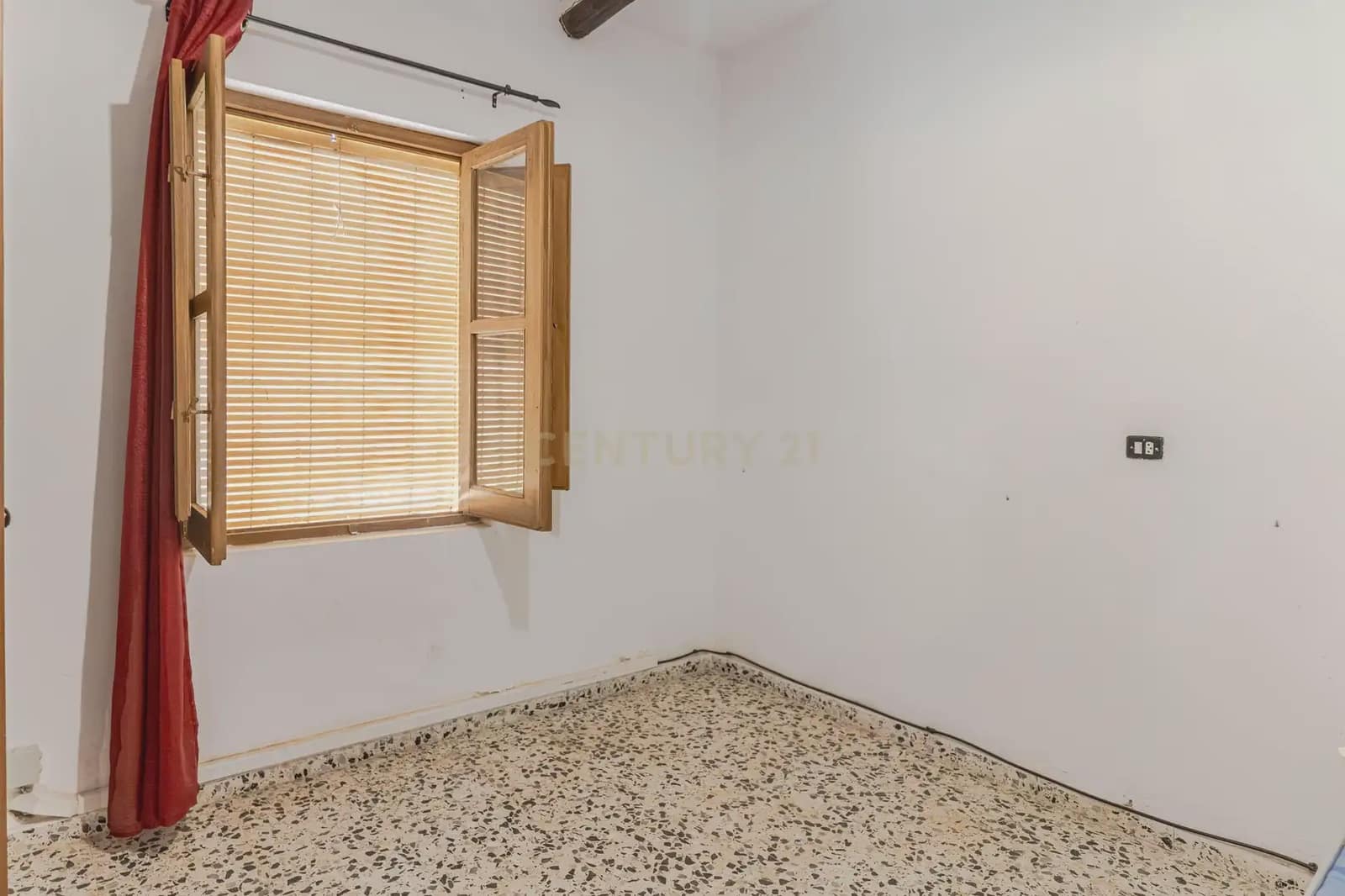 5 bedroom Finca/Country House for sale in El Pinar - € 85,000 (Ref: 9920937)