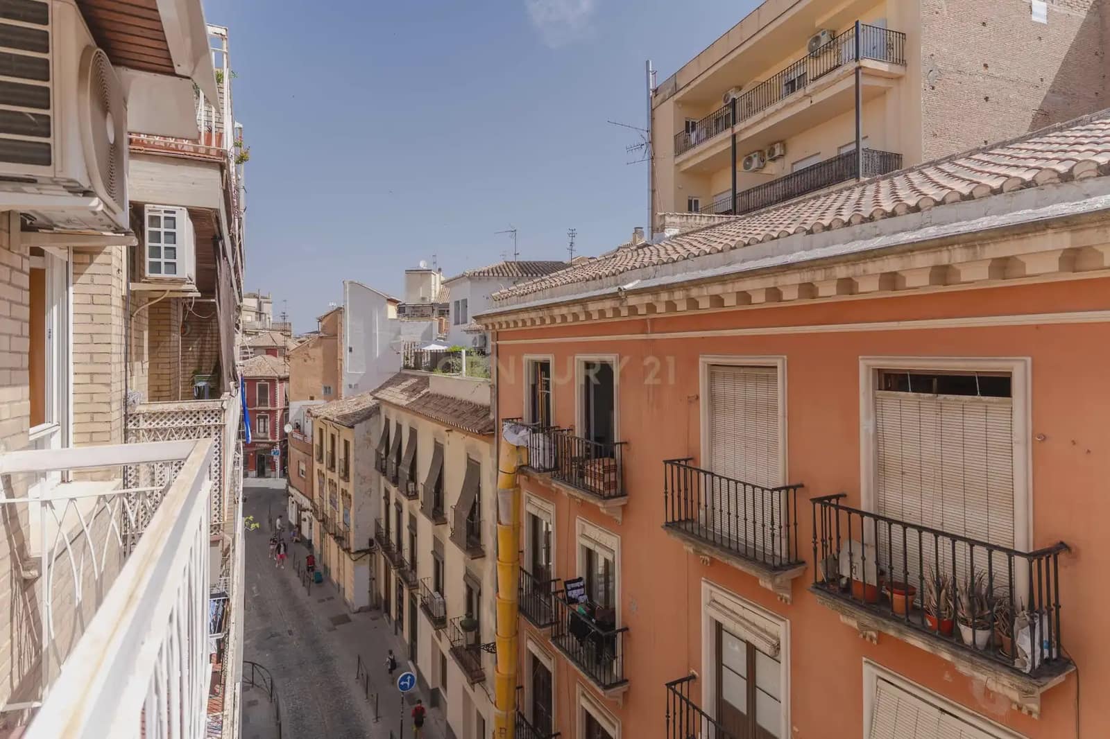 Piso de 7 habitaciones en Granada ciudad en venta - 529.500 € (Ref: 9935010)
