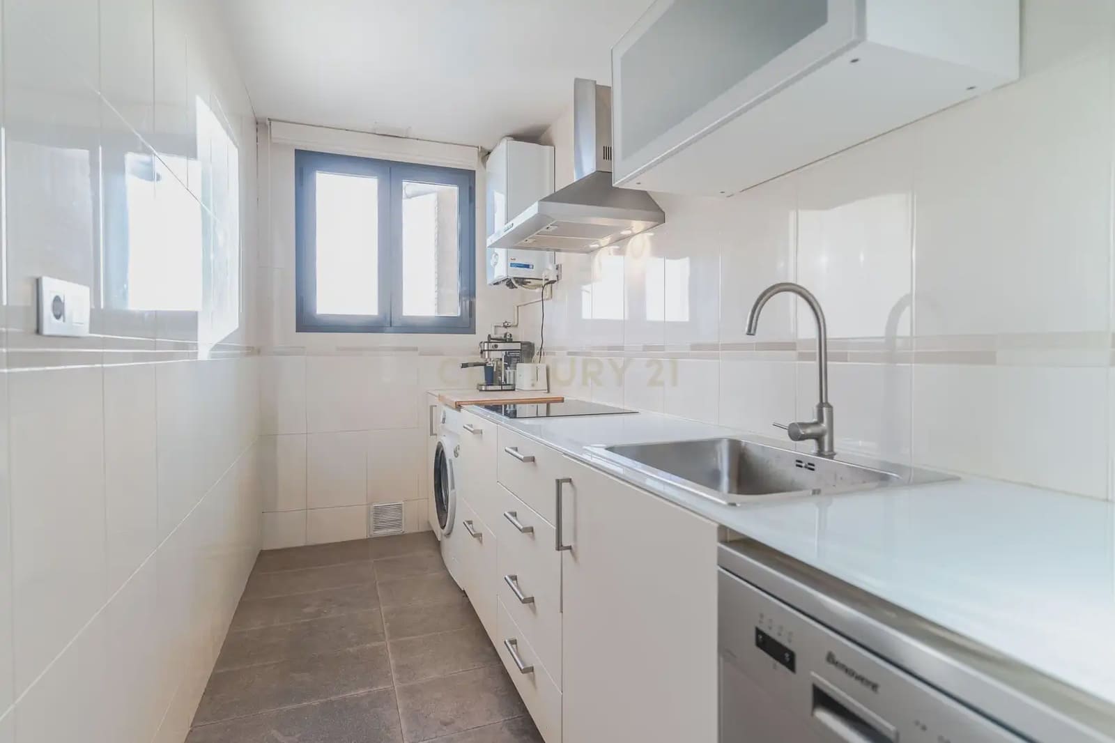 2 soveværelse Penthouse til salg i Granada by med swimmingpool garage - € 217.000 (Ref: 9937383)