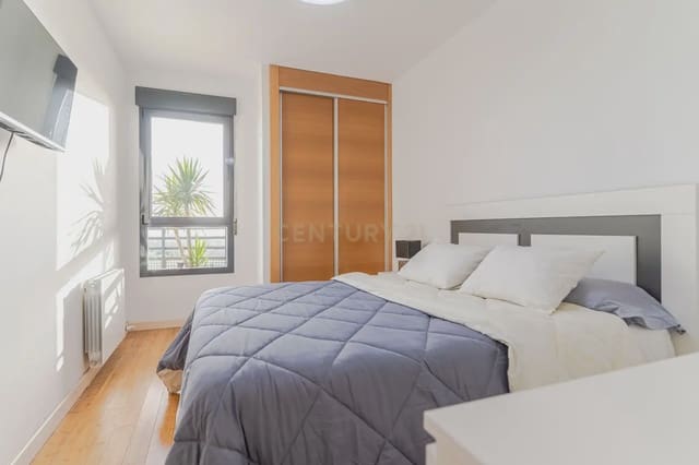 2 soveværelse Penthouse til salg i Poligono Cartuja - La Paz, Granada by med swimmingpool garage - € 217.000 (Ref: 9937383)
