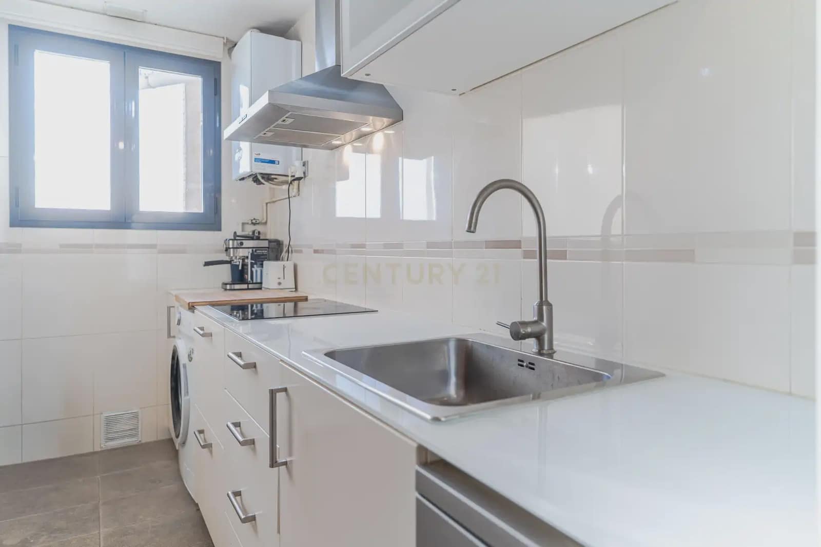 2 soveværelse Penthouse til salg i Granada by med swimmingpool garage - € 217.000 (Ref: 9937383)