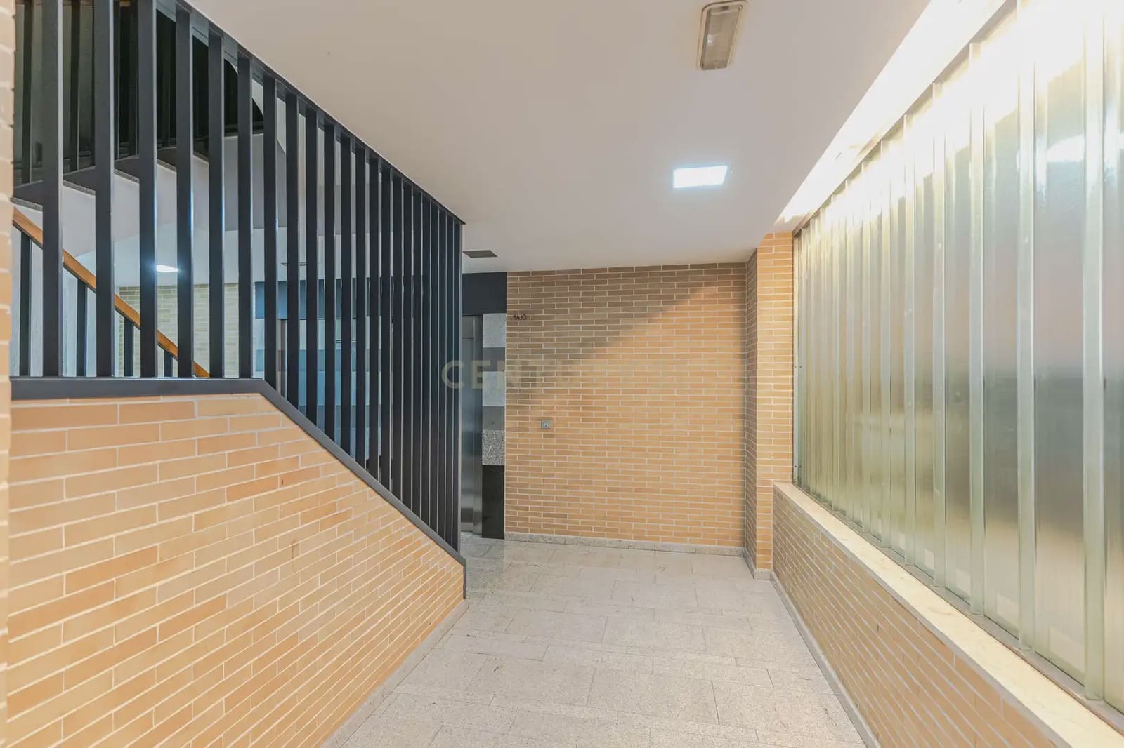 2 soveværelse Penthouse til salg i Granada by med swimmingpool garage - € 217.000 (Ref: 9937383)