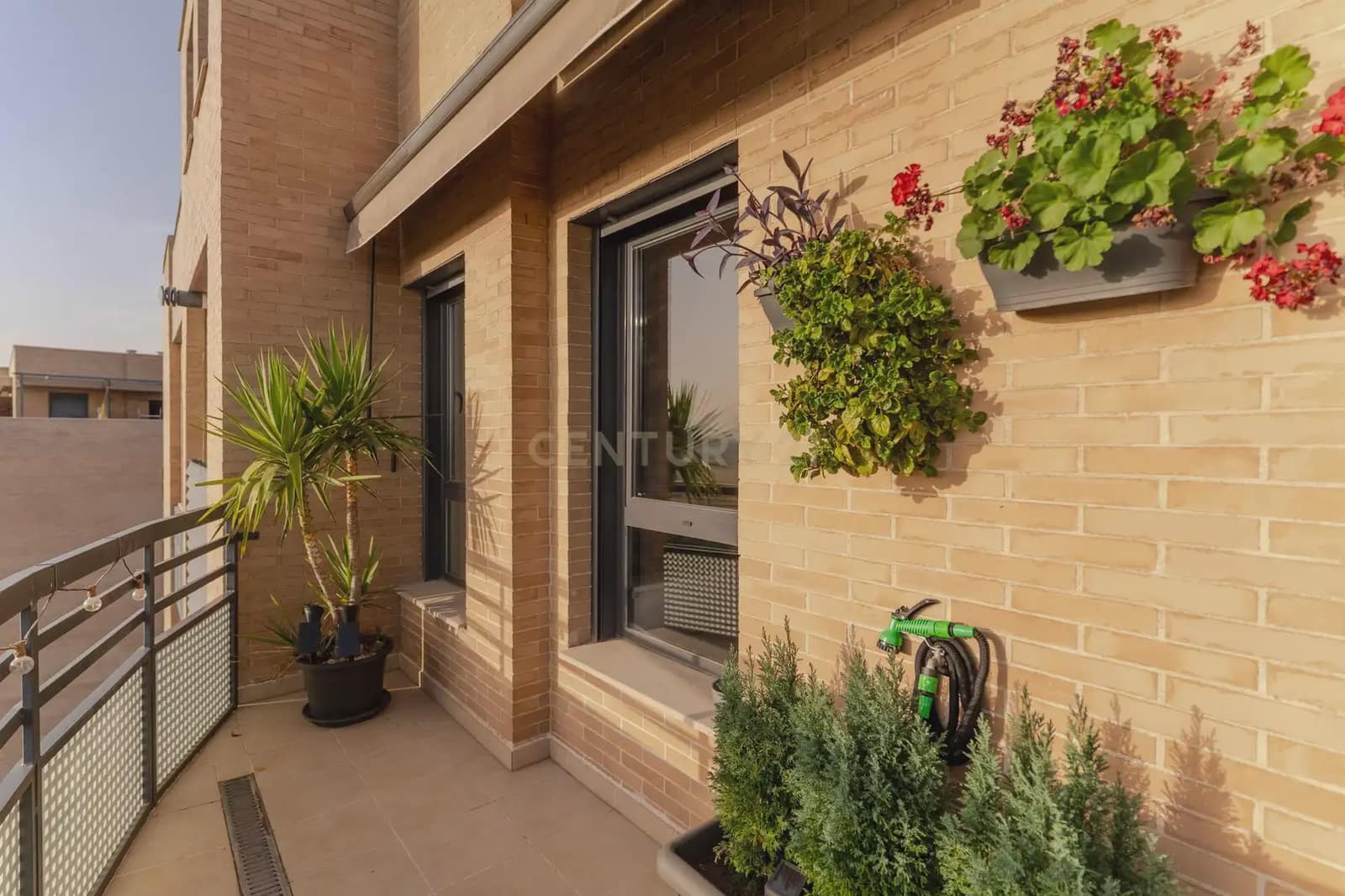 2 soveværelse Penthouse til salg i Granada by med swimmingpool garage - € 217.000 (Ref: 9937383)