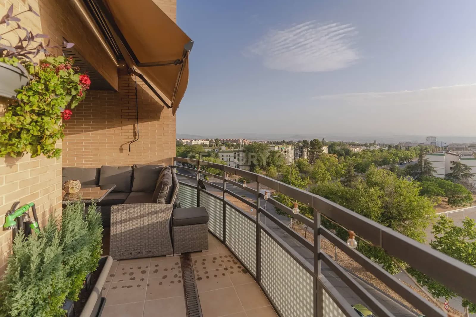 2 soveværelse Penthouse til salg i Granada by med swimmingpool garage - € 217.000 (Ref: 9937383)