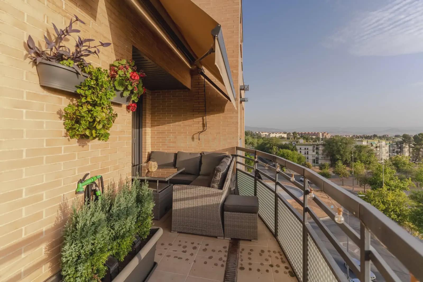 2 soveværelse Penthouse til salg i Granada by med swimmingpool garage - € 217.000 (Ref: 9937383)