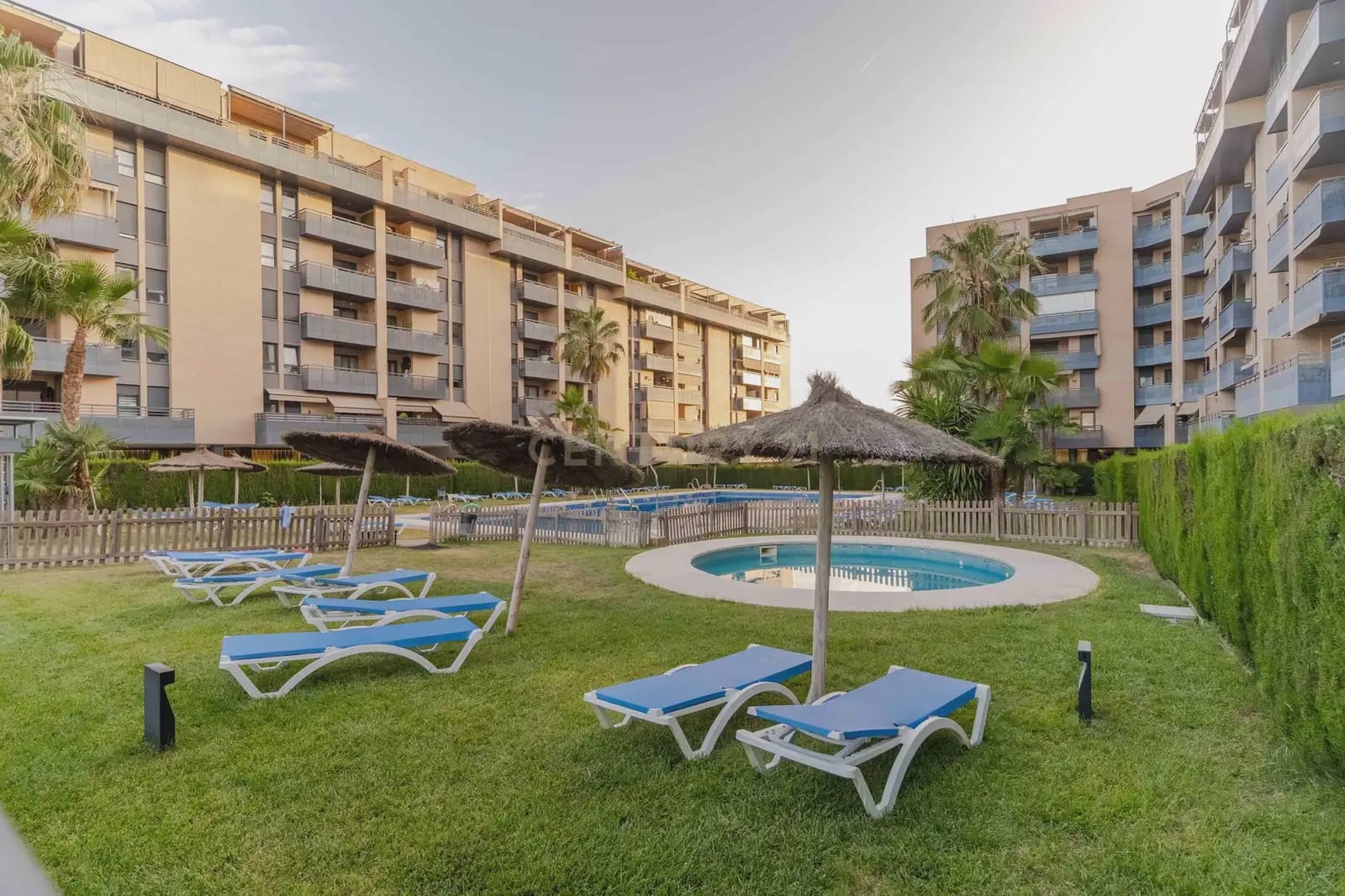 2 soveværelse Penthouse til salg i Granada by med swimmingpool garage - € 217.000 (Ref: 9937383)