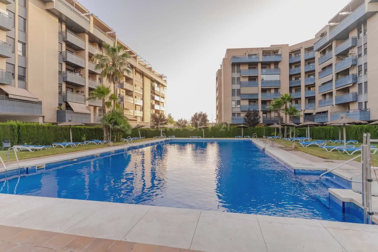 2 soveværelse Penthouse til salg i Granada by med swimmingpool garage - € 217.000 (Ref: 9937383)