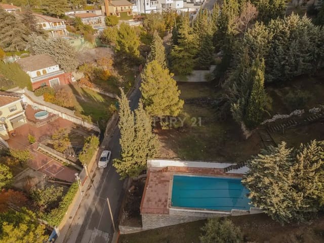 3 soveværelse Villa til salg i La Zubia med swimmingpool - € 395.000 (Ref: 9938913)