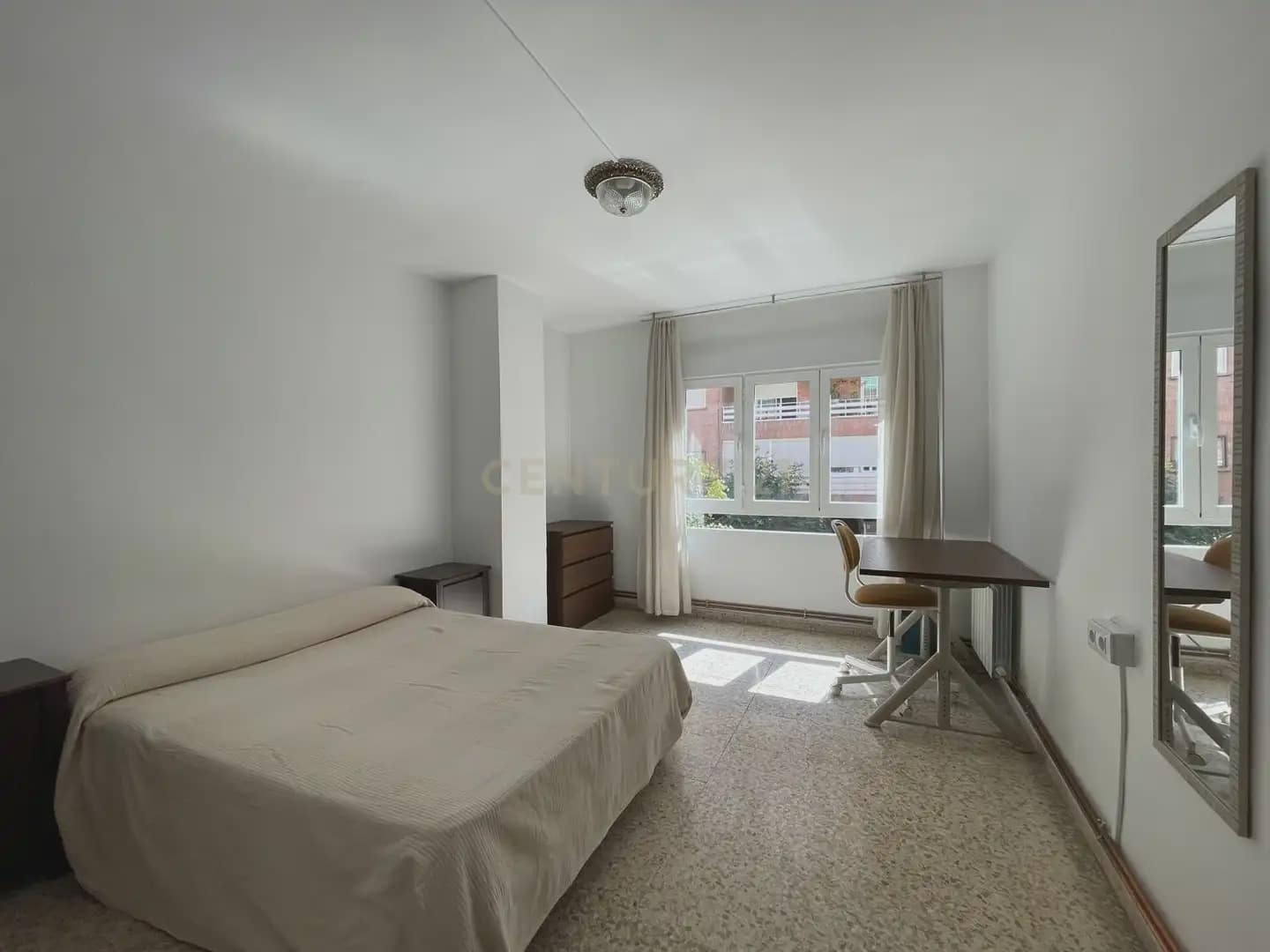 4 soverom Leilighet til leie i Granada by - € 1 250 (Ref: 9946622)