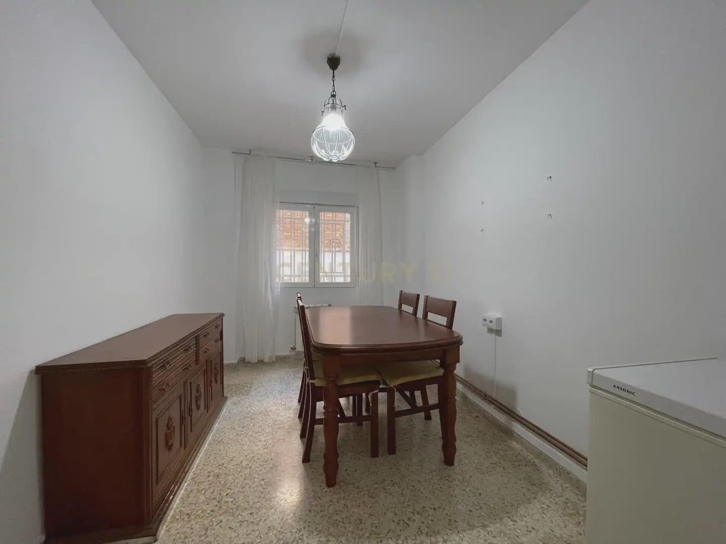 4 soverom Leilighet til leie i Granada by - € 1 250 (Ref: 9946622)