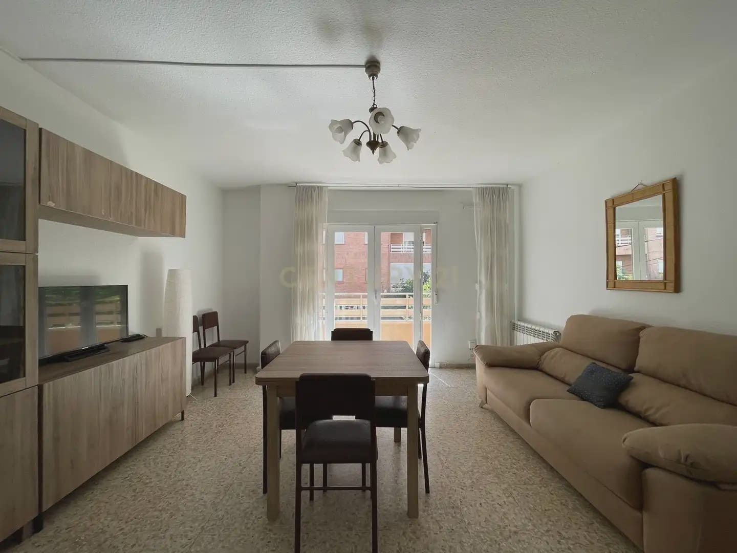 4 soverom Leilighet til leie i Granada by - € 1 250 (Ref: 9946622)