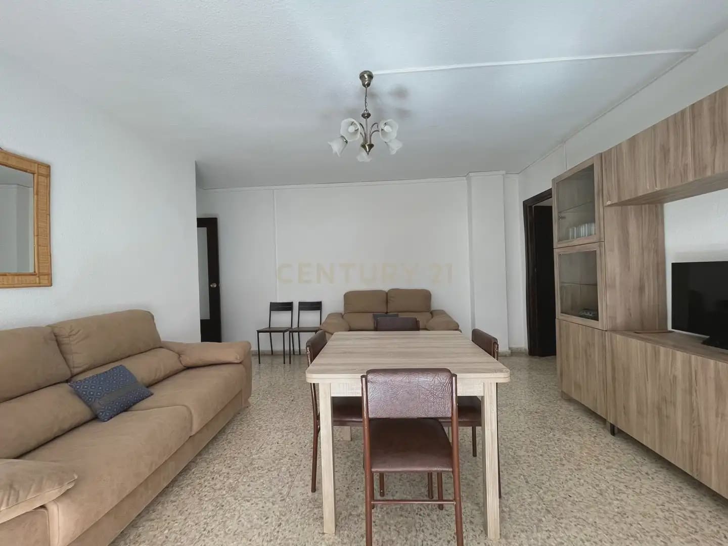 4 soverom Leilighet til leie i Granada by - € 1 250 (Ref: 9946622)