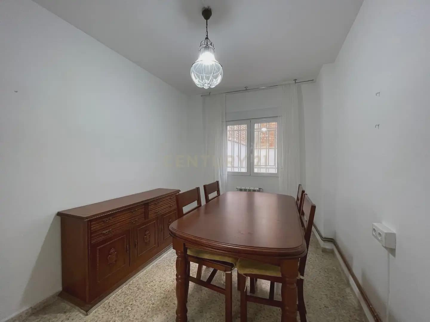 4 soverom Leilighet til leie i Granada by - € 1 250 (Ref: 9946622)