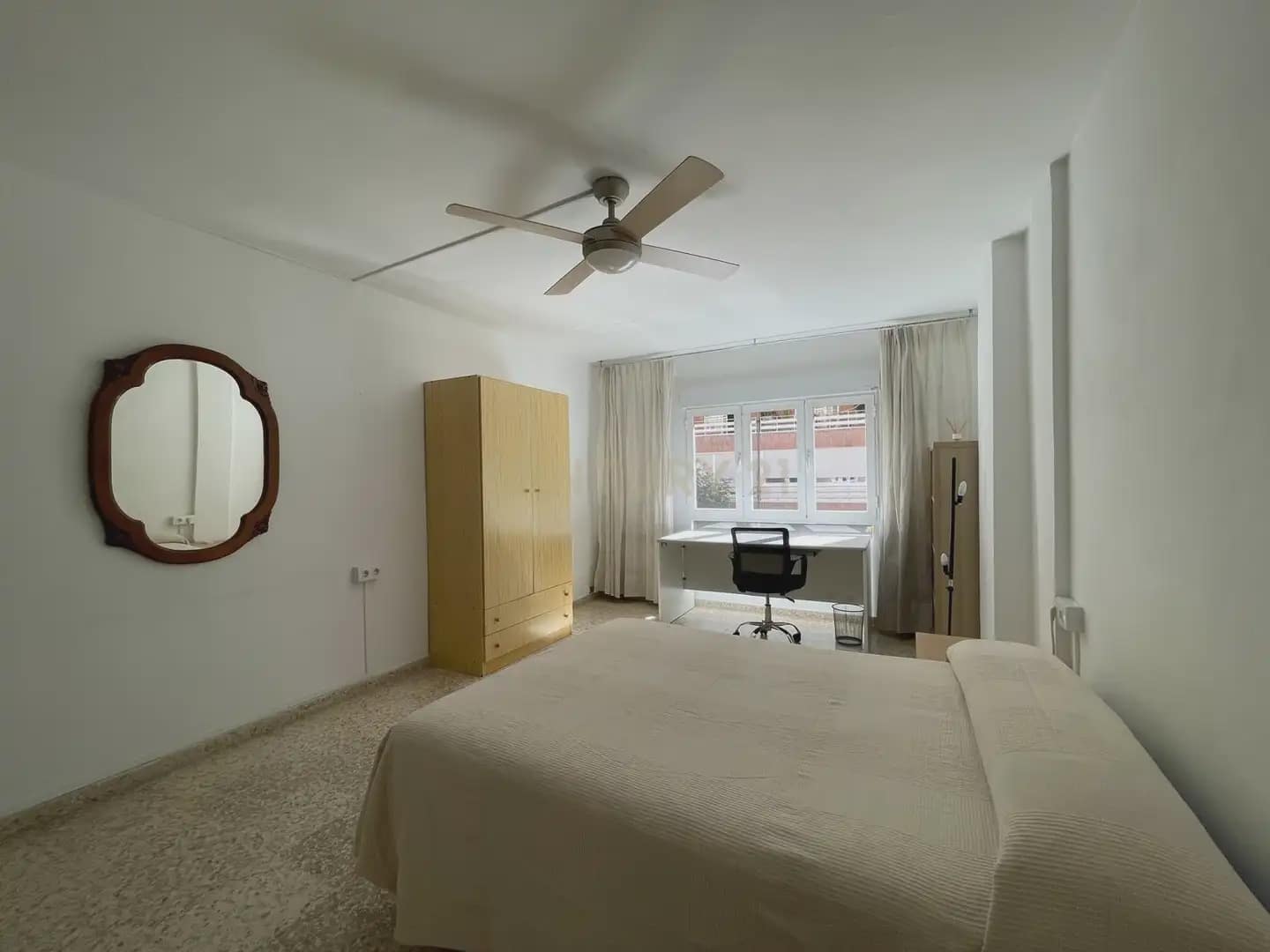 4 soverom Leilighet til leie i Granada by - € 1 250 (Ref: 9946622)