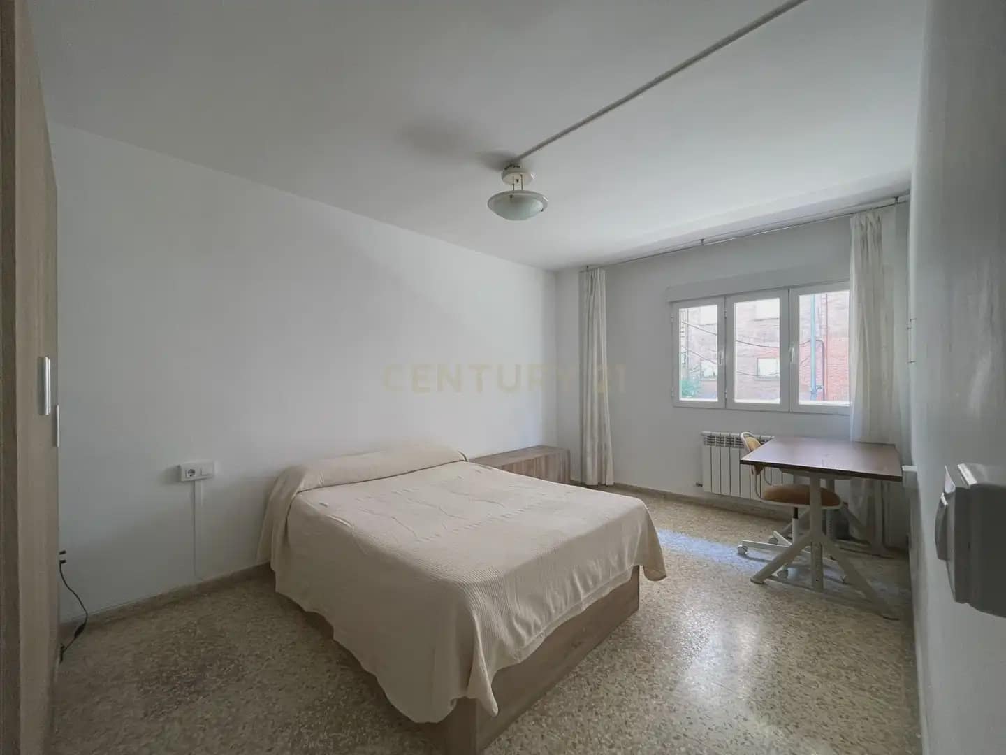 4 soverom Leilighet til leie i Granada by - € 1 250 (Ref: 9946622)