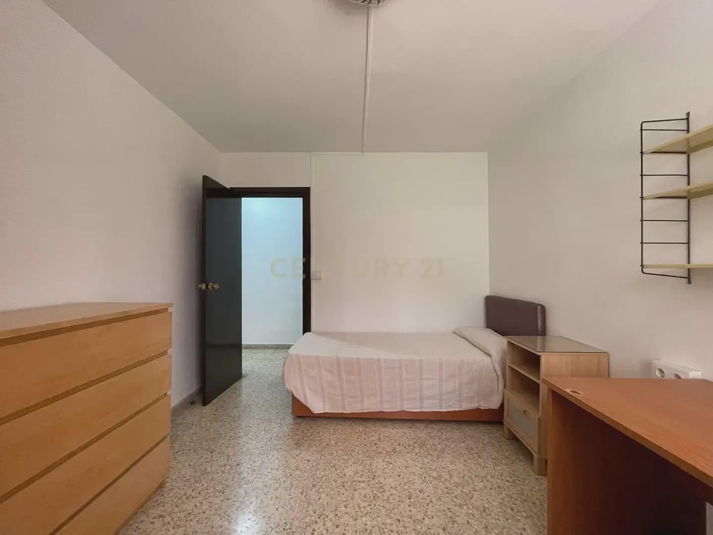 4 soverom Leilighet til leie i Granada by - € 1 250 (Ref: 9946622)