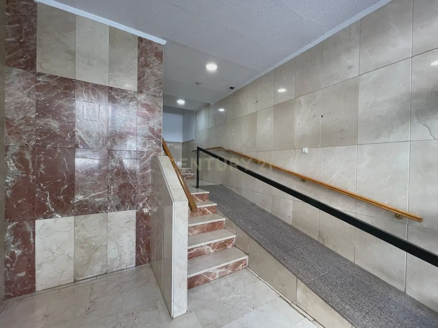 4 soverom Leilighet til leie i Granada by - € 1 250 (Ref: 9946622)