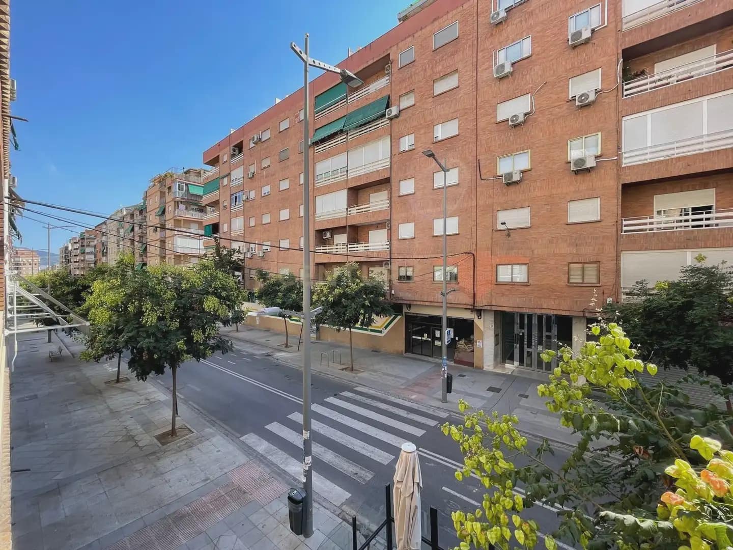 4 soverom Leilighet til leie i Granada by - € 1 250 (Ref: 9946622)