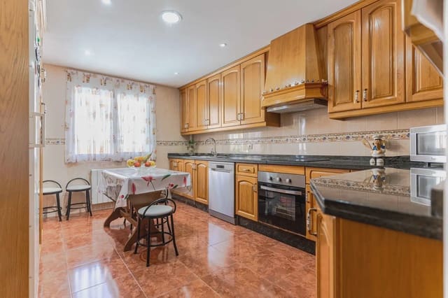 3 soveværelse Byhus til salg i Churriana de la Vega med swimmingpool - € 360.000 (Ref: 9956341)