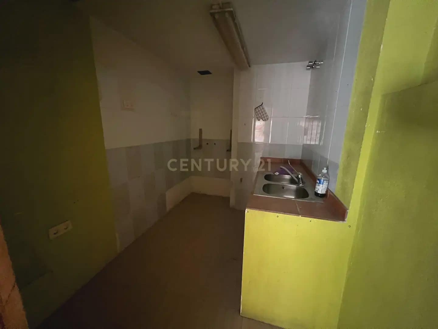 Erhverv til leje i Churriana de la Vega - € 1.300 (Ref: 9964014)
