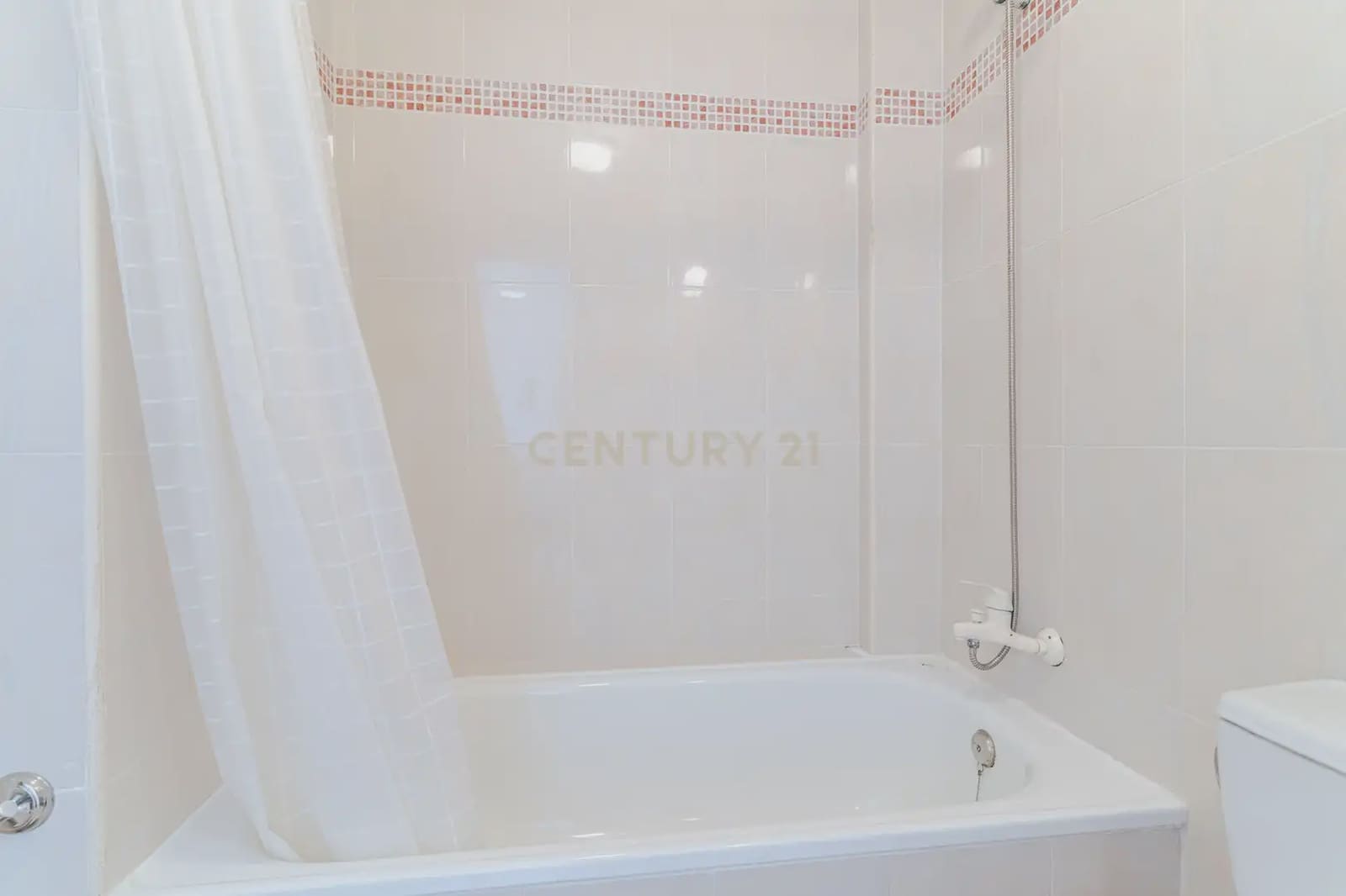 1 bedroom Apartment for sale in Velez de Benaudalla with pool - € 115,000 (Ref: 9965567)