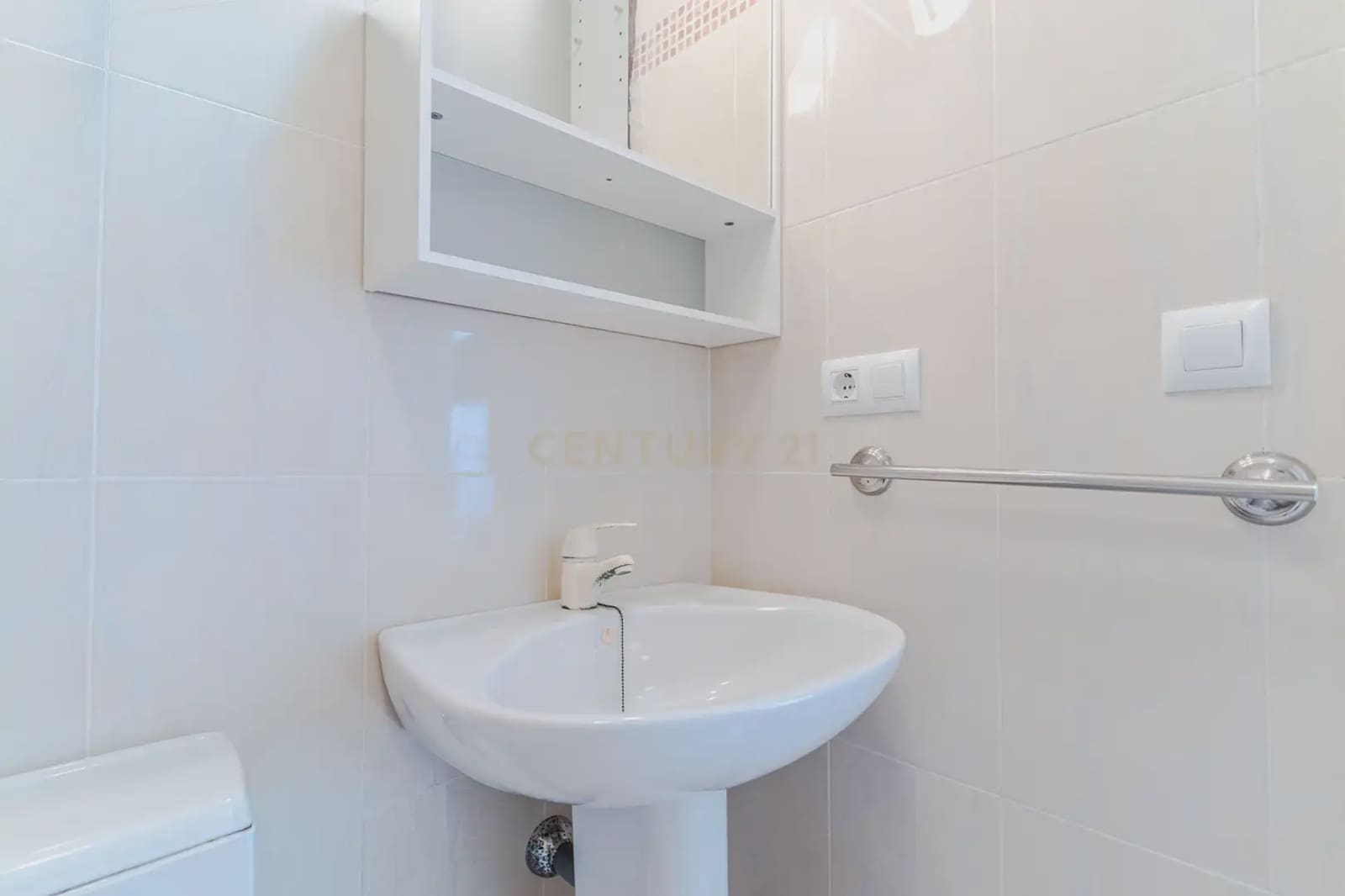 1 bedroom Apartment for sale in Velez de Benaudalla with pool - € 115,000 (Ref: 9965567)