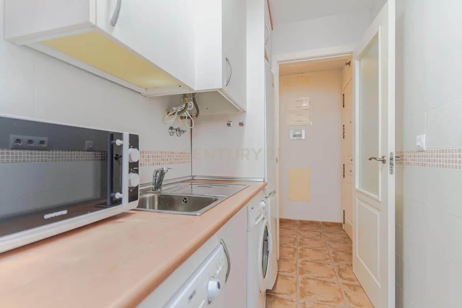 1 bedroom Apartment for sale in Velez de Benaudalla with pool - € 115,000 (Ref: 9965567)