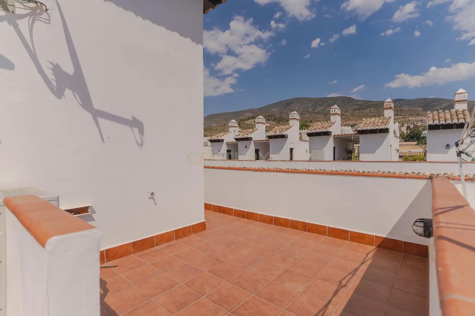 1 bedroom Apartment for sale in Velez de Benaudalla with pool - € 115,000 (Ref: 9965567)