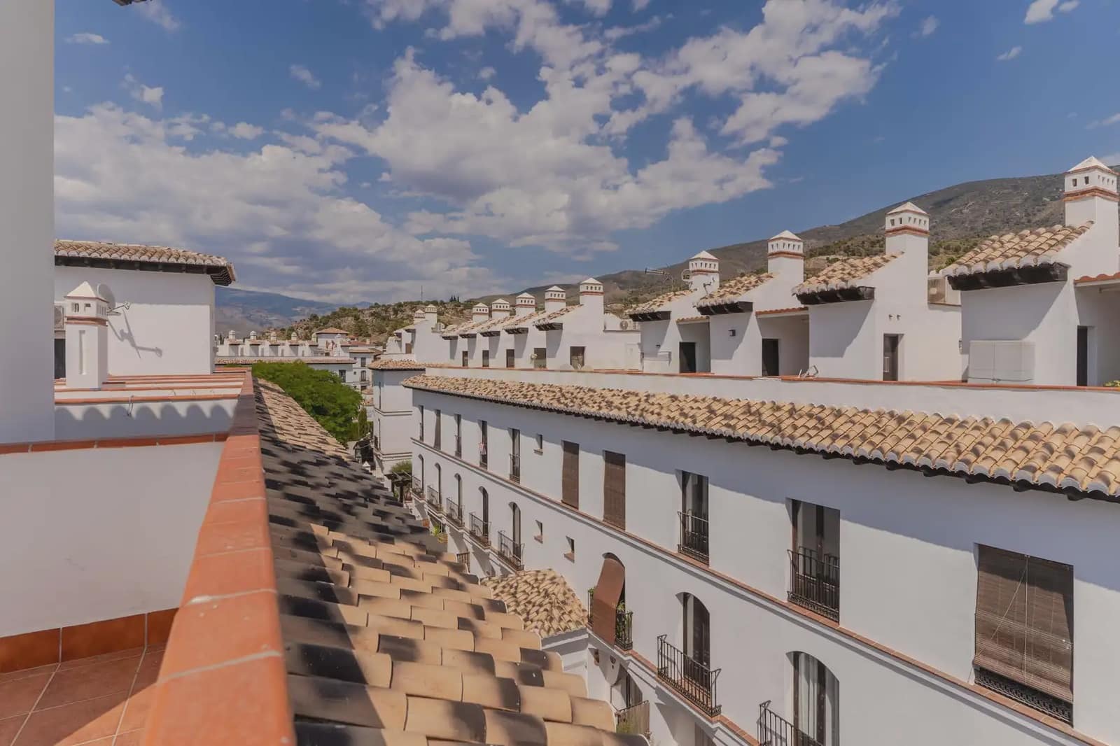 1 bedroom Apartment for sale in Velez de Benaudalla with pool - € 115,000 (Ref: 9965567)