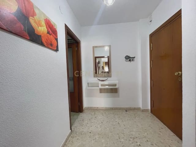 4 slaapkamer Flat te huur in Avda. Federico Garcia Lorca - Nueva Estación Autobuses, Granada stad - € 705 (Ref: 9965813)