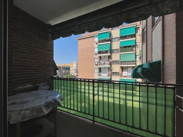 4 slaapkamer Flat te huur in Avda. Federico Garcia Lorca - Nueva Estación Autobuses, Granada stad - € 705 (Ref: 9965813)