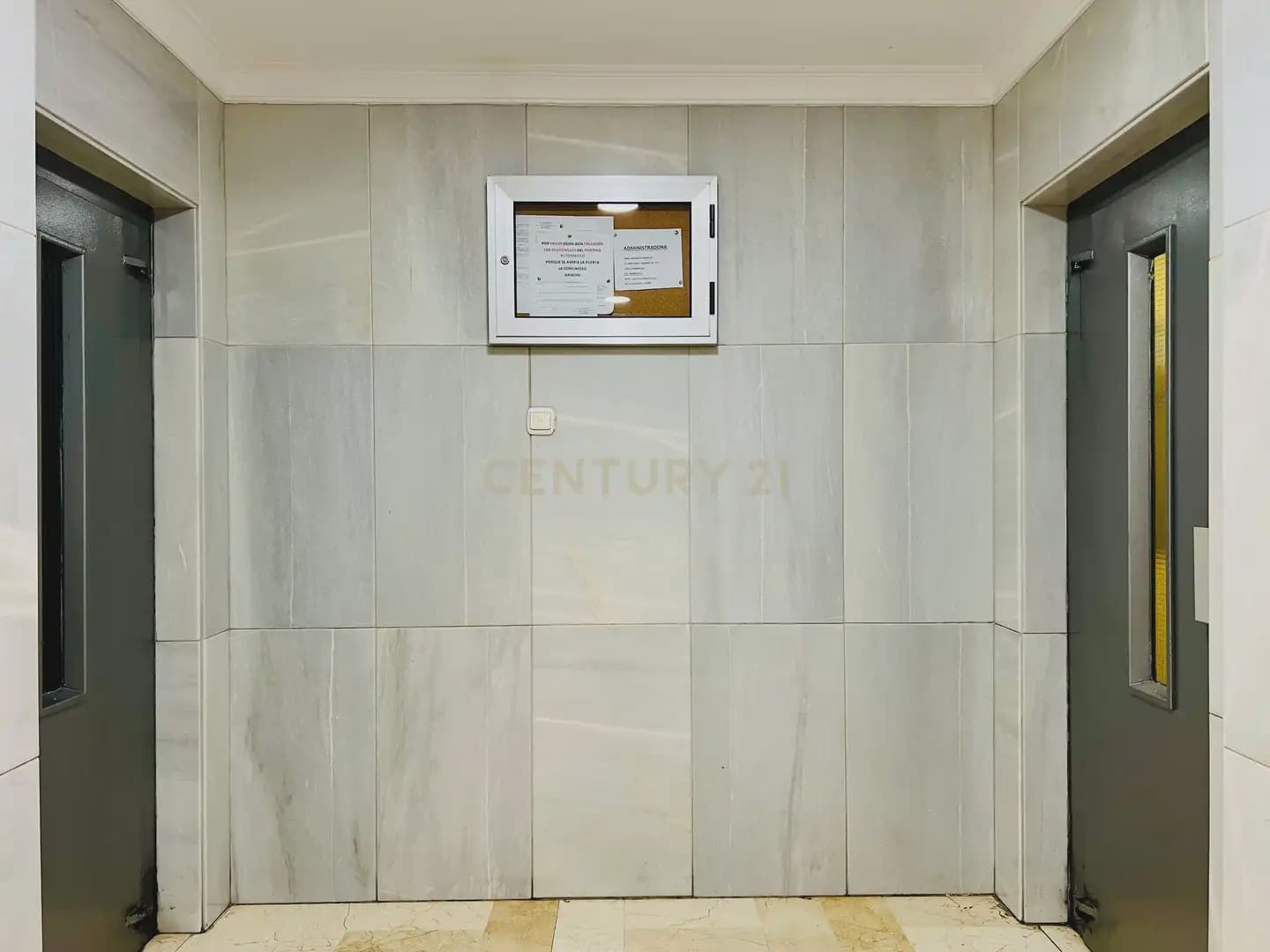 3 camera da letto Appartamento da affittare in Granada citta - 900 € (Rif: 9973999)