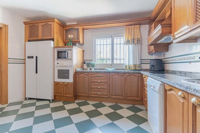 3 slaapkamer Villa te koop in Alfacar met zwembad garage - € 339.000 (Ref: 9984240)