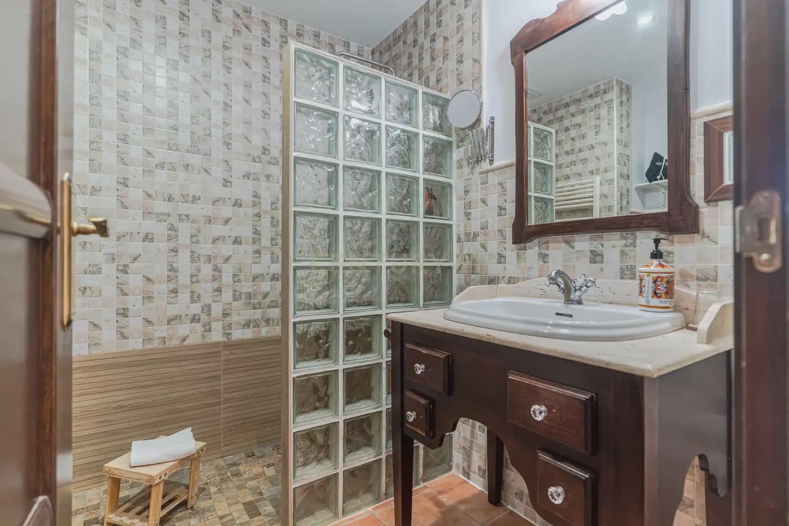 15 slaapkamer Hotel te koop in Cenes de la Vega met zwembad - € 1.600.000 (Ref: 9986241)