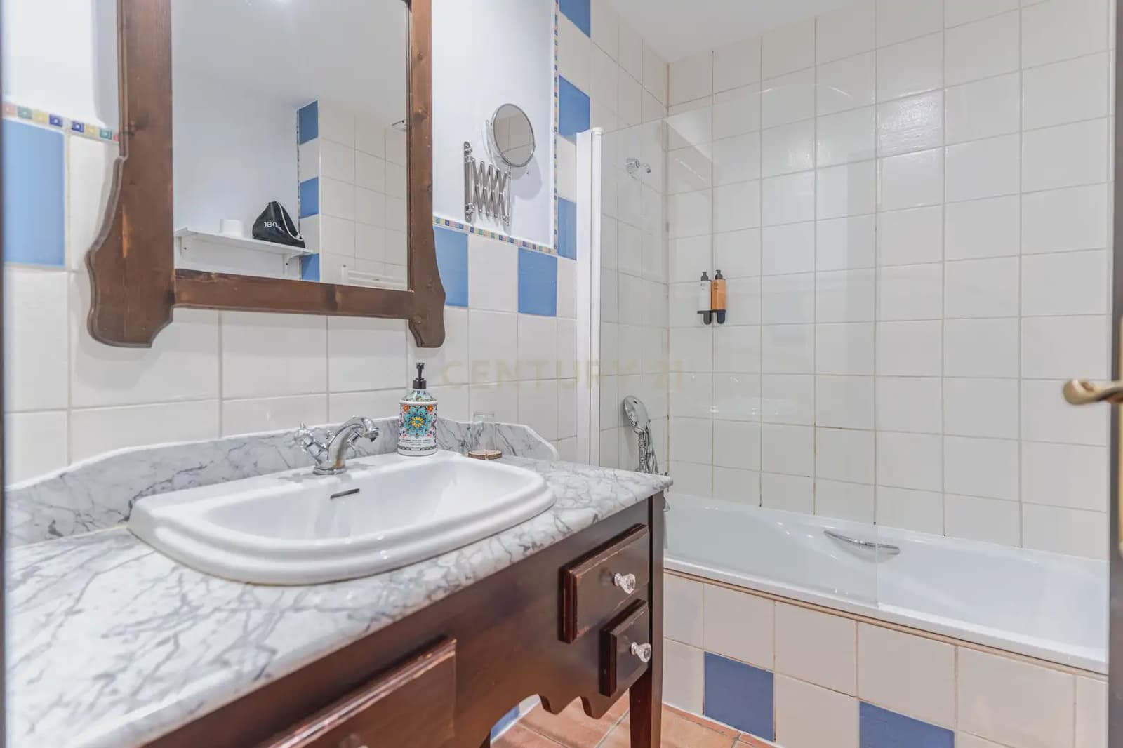 15 slaapkamer Hotel te koop in Cenes de la Vega met zwembad - € 1.600.000 (Ref: 9986241)