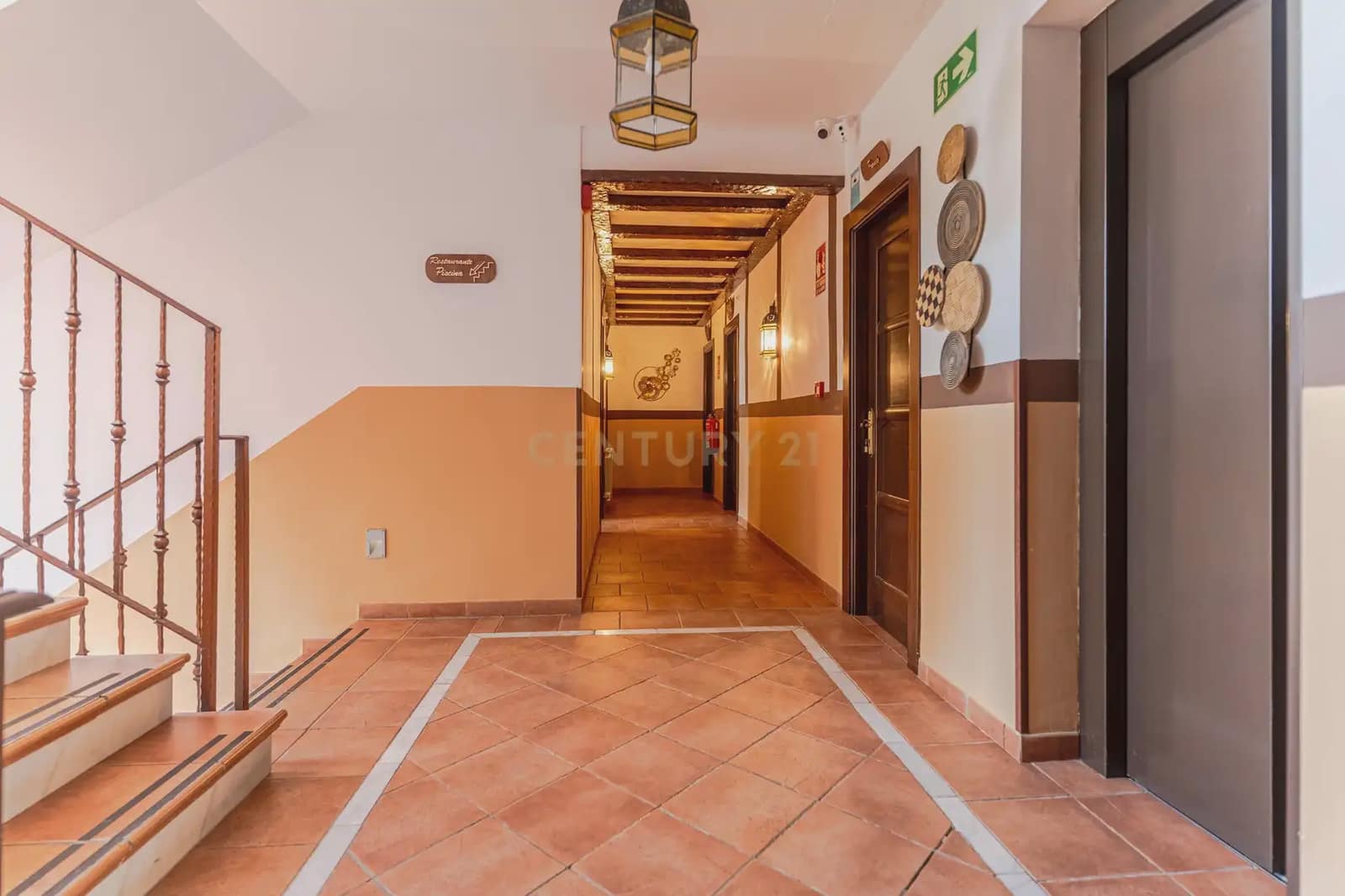 15 slaapkamer Hotel te koop in Cenes de la Vega met zwembad - € 1.600.000 (Ref: 9986241)