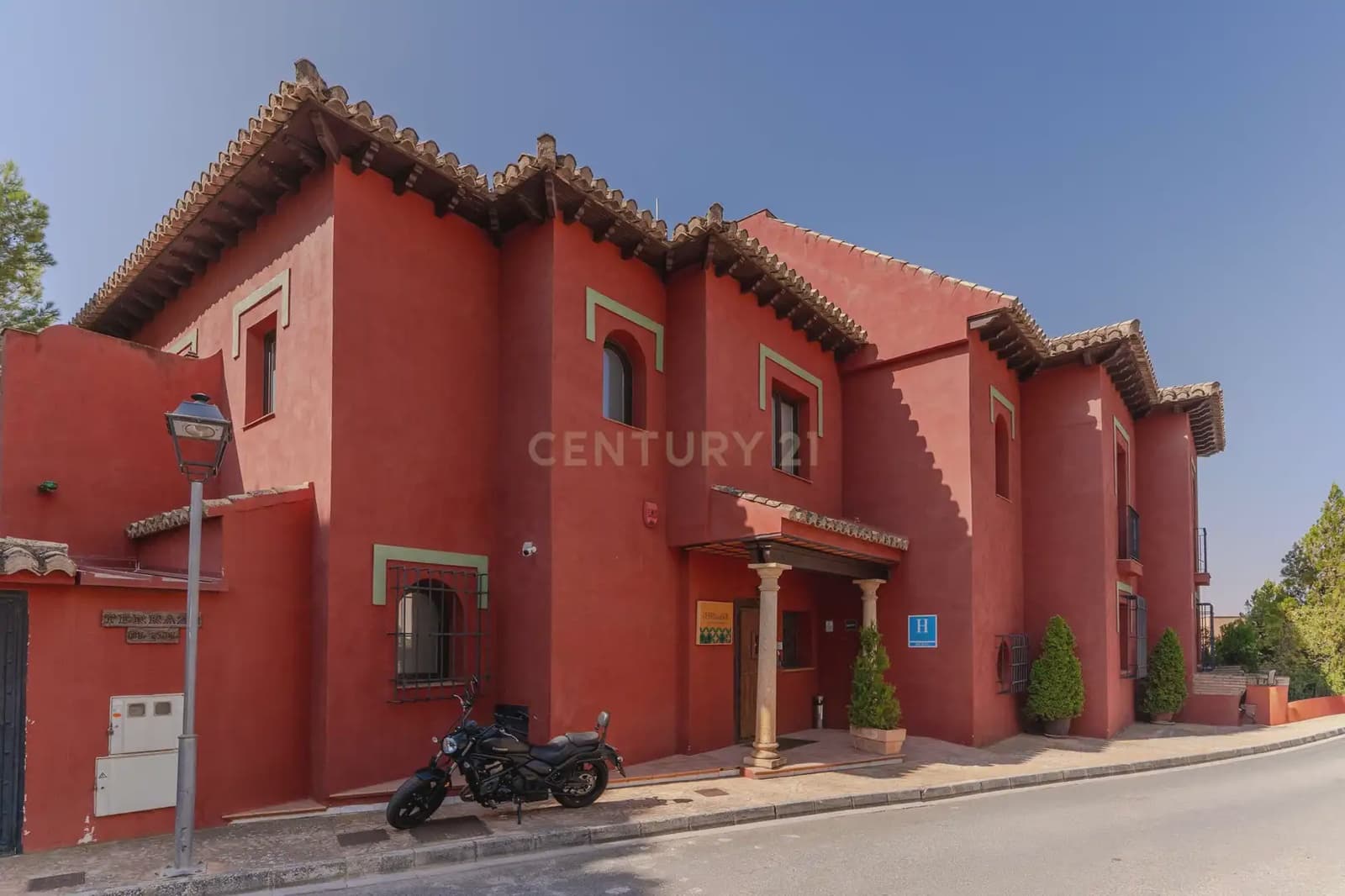 15 slaapkamer Hotel te koop in Cenes de la Vega met zwembad - € 1.600.000 (Ref: 9986241)
