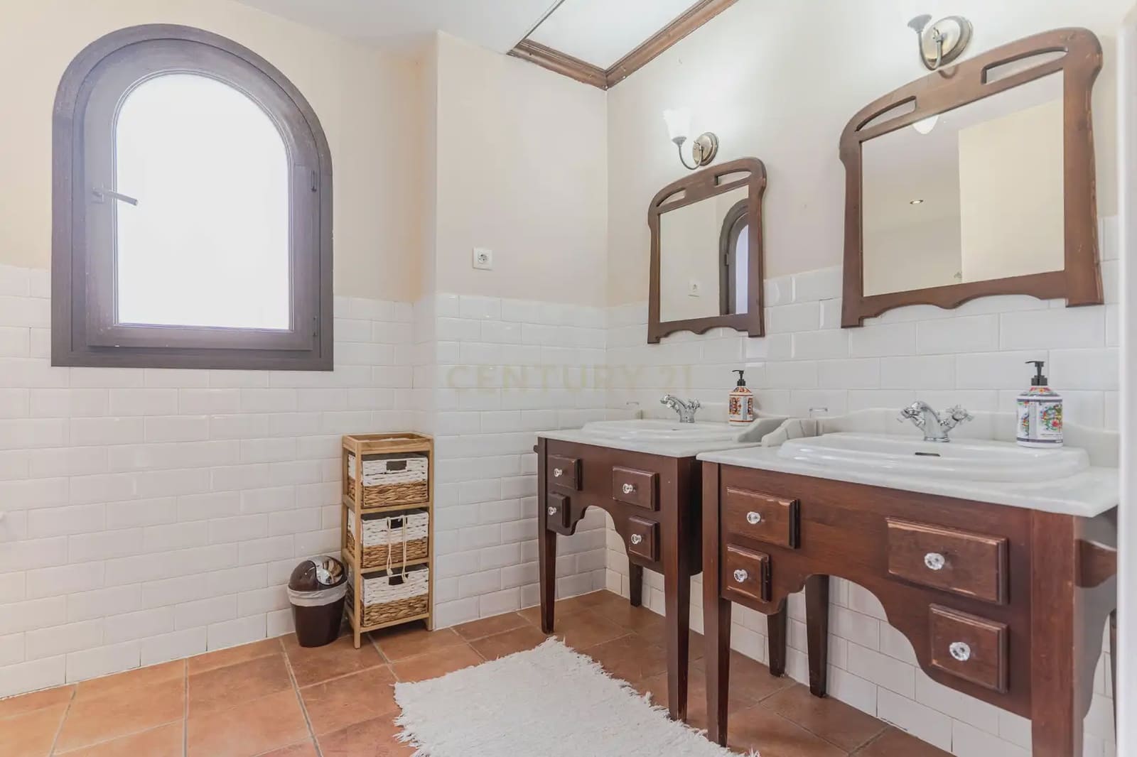 15 slaapkamer Hotel te koop in Cenes de la Vega met zwembad - € 1.600.000 (Ref: 9986241)