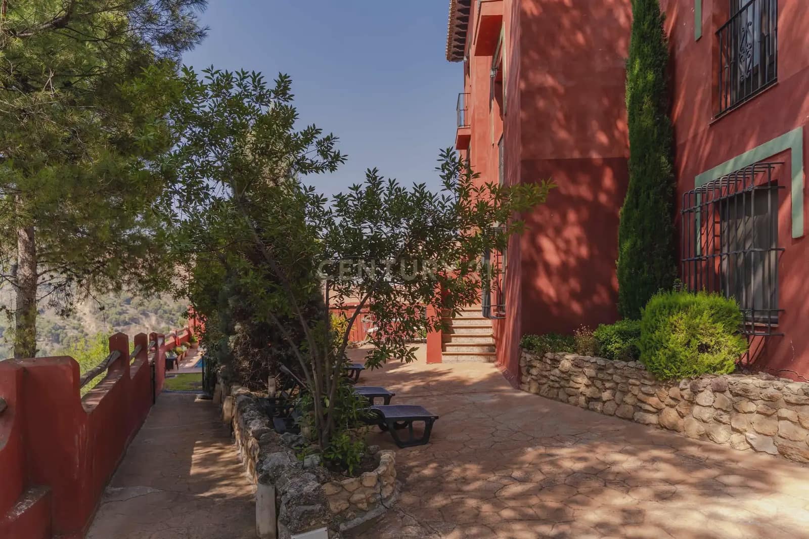 15 slaapkamer Hotel te koop in Cenes de la Vega met zwembad - € 1.600.000 (Ref: 9986241)