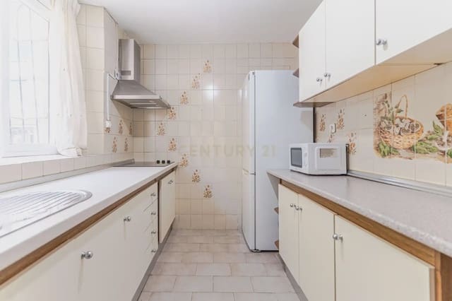 3 bedroom Flat for sale in Figares, Granada city - € 199,000 (Ref: 9994676)