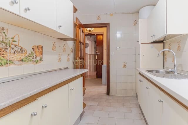 3 bedroom Flat for sale in Figares, Granada city - € 199,000 (Ref: 9994676)