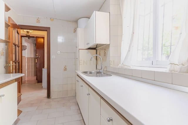3 bedroom Flat for sale in Figares, Granada city - € 199,000 (Ref: 9994676)