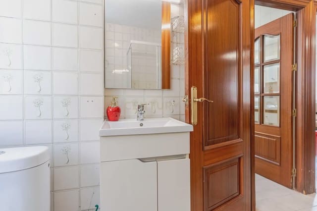 3 bedroom Flat for sale in Figares, Granada city - € 199,000 (Ref: 9994676)