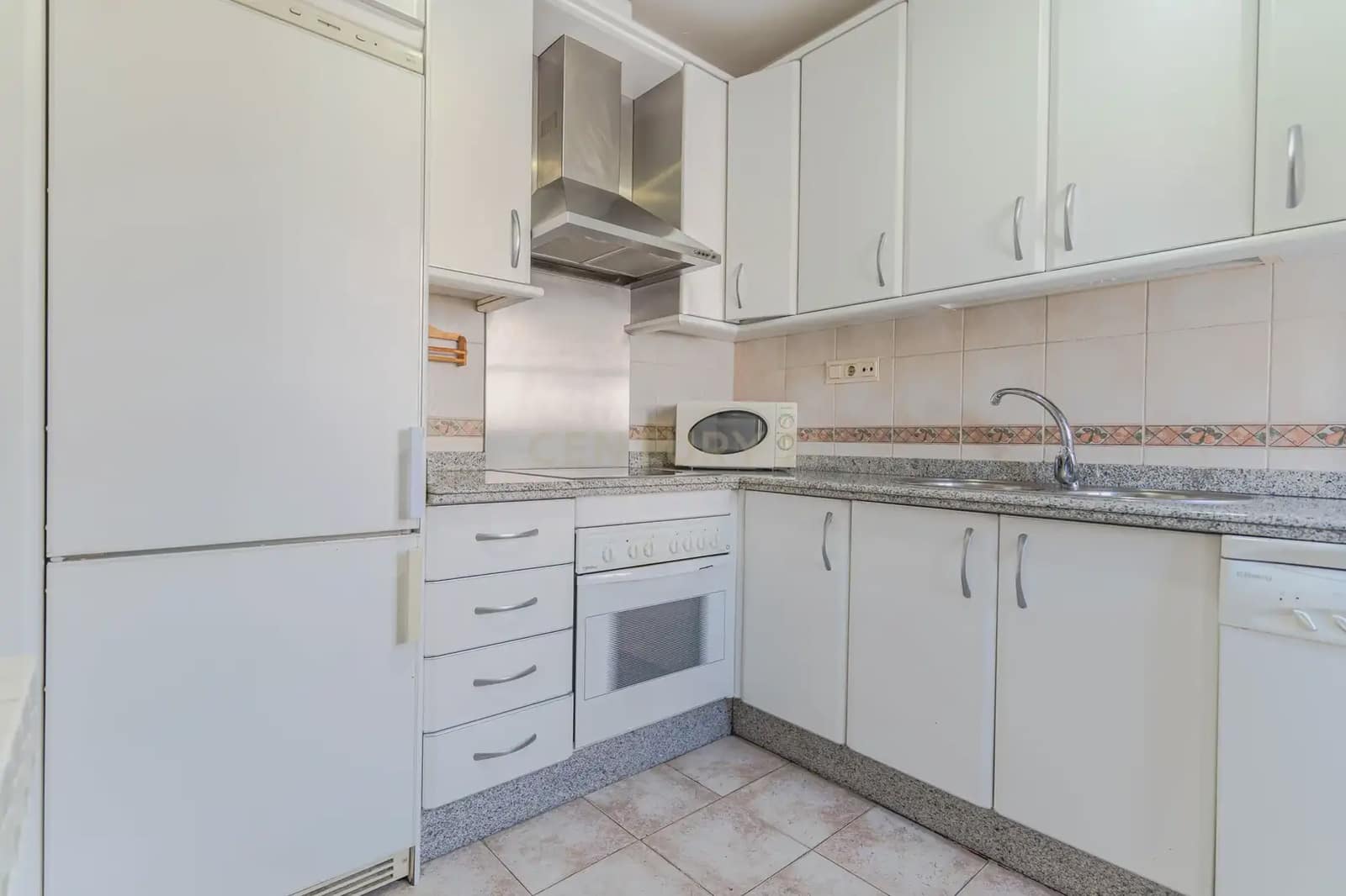 2 Zimmer Wohnung zu vermieten in Granada Stadt - 800 € (Ref: 9997823)
