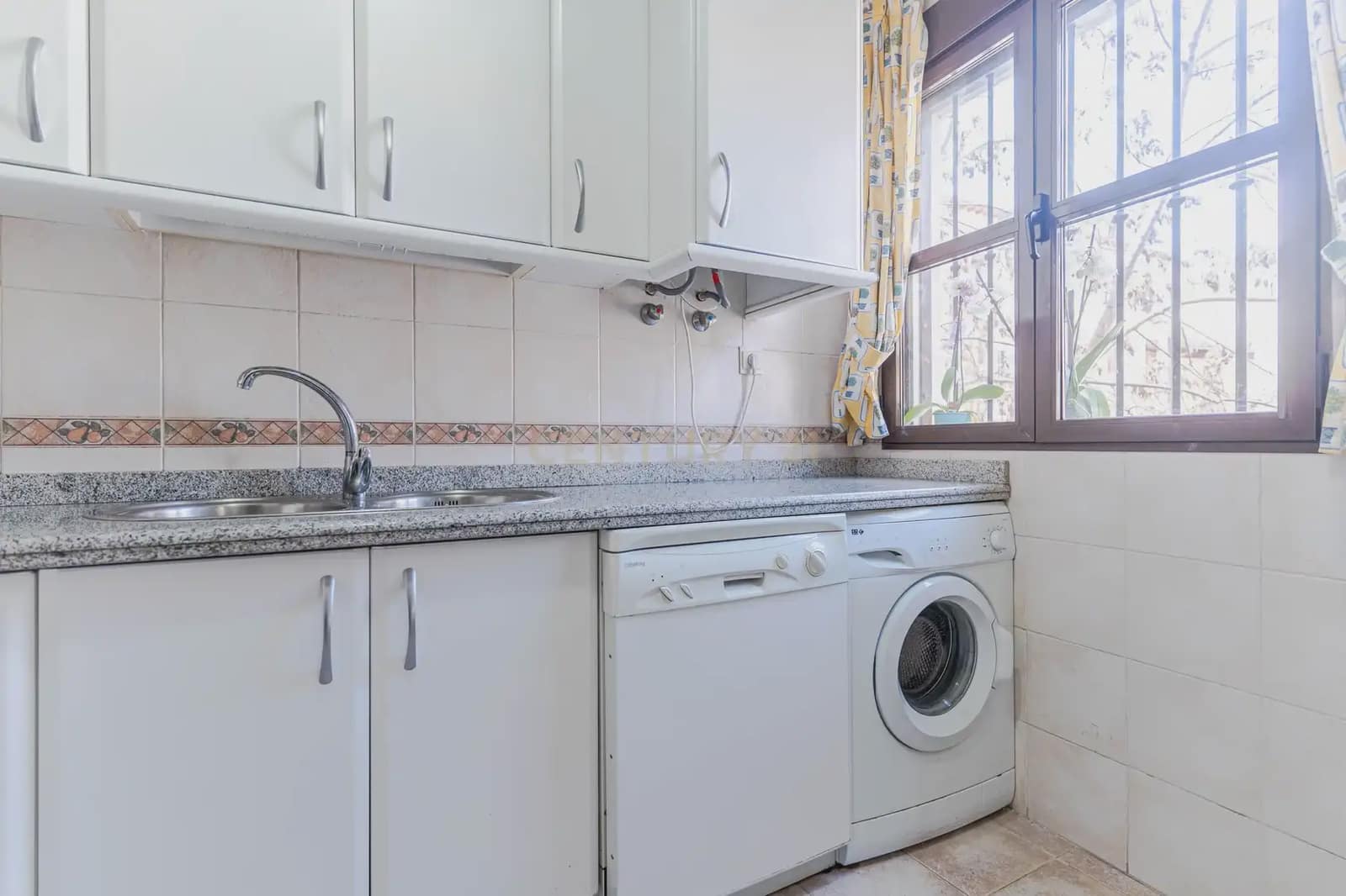 2 Zimmer Wohnung zu vermieten in Granada Stadt - 800 € (Ref: 9997823)